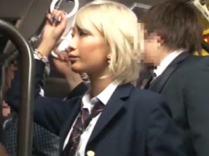 【惨劇】黒ギャルJKがトイレで痴漢に襲われるショック展開のエロ動画