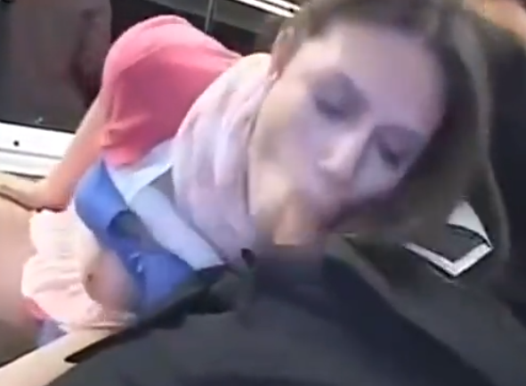 ●ブロンドギャルが車内で発情フェラから顔射フィニッシュのエロ動画【フェラ】