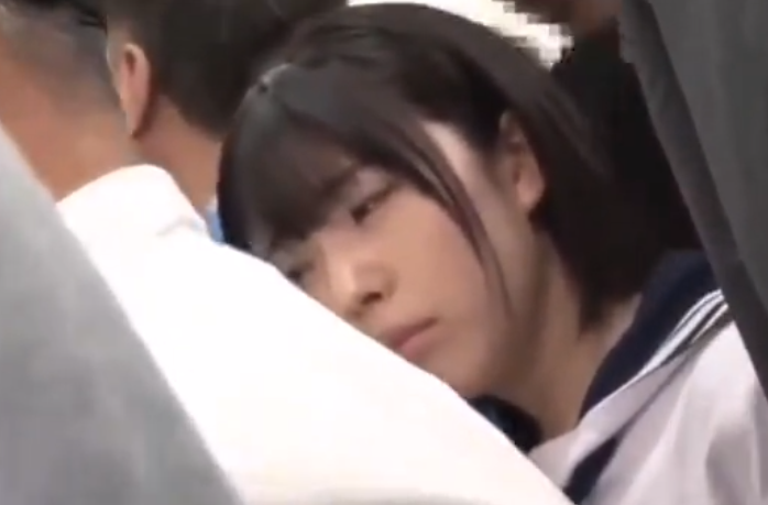 ●【痴漢電車 潮吹き】リアルJKギャルが恐怖で声を失う悲劇のレイプエロ動画