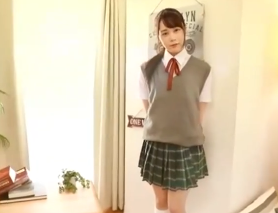 【絶頂】スタイル抜群「アァア！イッくぅ！」白ギャルJKの激パコセックスを収めたエロ動画