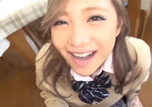 ●【甘噛みギャル】おバカで可愛いギャルが精液を飲みながらちょっぴり困惑するレアなセックスエロ動画