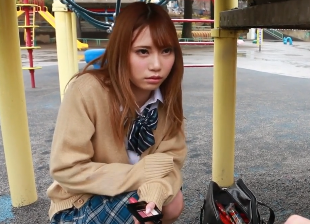 ●目つき悪いギャルJKがオッサンの生チンで中出しされて怒りイキ