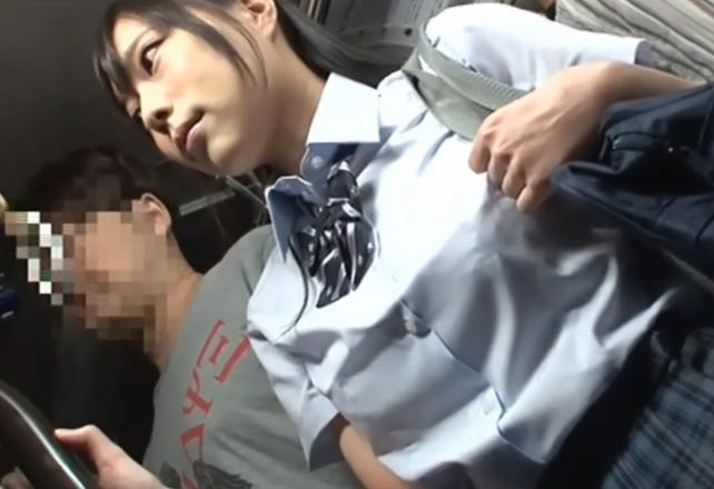 【尻痴】谷間JKが帰宅バスで痴漢→そのまま強引ハメに持ち込まれるギャル と エロ動画