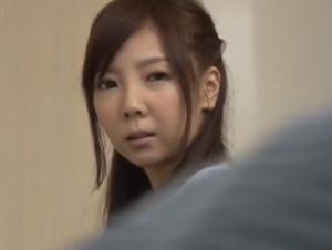 【近親】息子看病中に流されて膣中フィニッシュするビッチママのギャルとエロ動画