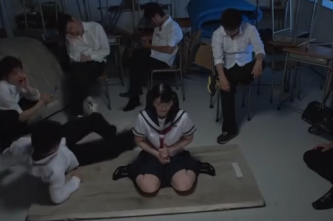 【監禁】放課後の教室でJKを囲む暴走輪●ギャルとエロ動画