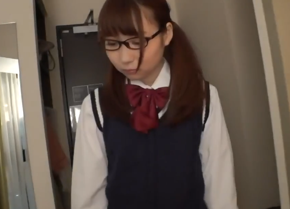 【美少女】地味系眼鏡娘の本性が露わになり内射を望む…ギャル要素溶け込むエロ動画