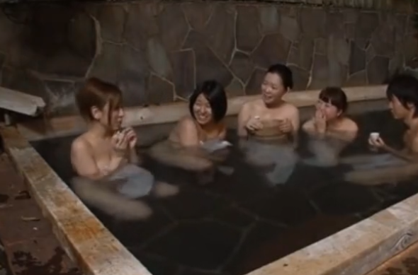 【混浴】混浴で出会った巨乳ギャルに発見され痴女られる誘惑エロ動画シチュ