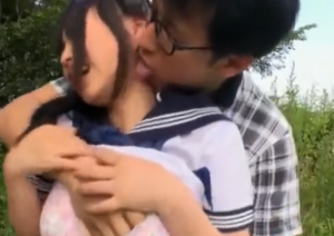 【青姦ブルン】青姦爆乳JK突くたびブルンブルン激乳揺れエロ動画