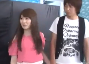 【ガニ股寝取り】ガニ股UFOキャッチャーチャレンジ彼氏前寝取り種付けお姉さん素人エロ動画