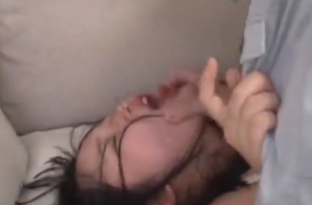 【媚薬ロリ顔】媚薬漬け潮吹きまくりロリ顔女子大生生肉棒ハメ調教完了美少女顔射エロ動画