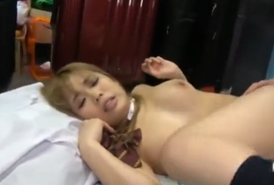 【荷物3P】荷物だらけ部屋ヤリマンギャル3Pハメ撮り生々しい女子校生痴女エロ動画