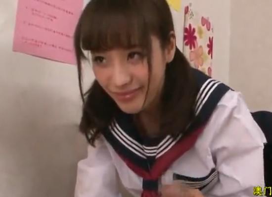 【ギャルフェラ女子校生】桃乃木かな似笑顔可愛い制服少女の剛毛秘部を舐めまわし放題するエロ動画