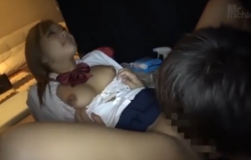 【ギャル、女子校生、素人、美少女】他に触りたい？と女子校生リフレで神美少女をその場挿入するエロ動画！