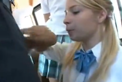 【中出し】旅行先間違えスクールバスJKにたっぷり膣内射精のエロ動画！ギャル女子校生痴女！